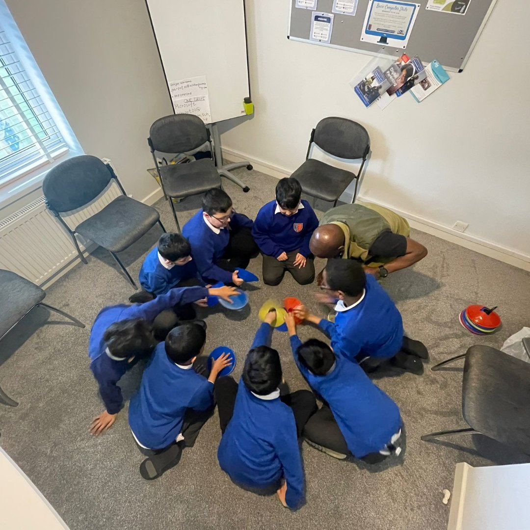 wellbeingcrew's tweet image. Teamwork makes the dream work 💙

In today’s workshop, these brilliant young people explored what it means to work together, communicate, and support each other.

Building trust, sharing ideas, and learning that we’re always stronger together. 🌟

#Teamwork #WellbeingWorkshops