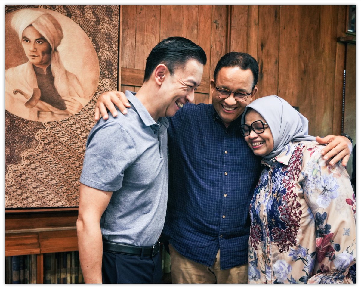 Anies Rasyid Baswedan (@aniesbaswedan) on Twitter photo Hari yang berlipat kebahagiaan dan keberkahan bagi kami. Hari ini <a href="/feryfarhati/">Fery Farhati</a> berulang tahun dan <a href="/tomlembong/">Tom Lembong</a> kembali menginjakkan kaki di pendopo kami. Semoga kehangatan seperti ini akan terus datang dan berulang. Aamiin yra.
Happy birthday, Fery. Welcome back, Tom. Hari yang berlipat kebahagiaan dan keberkahan bagi kami. Hari ini <a href="/feryfarhati/">Fery Farhati</a> berulang tahun dan <a href="/tomlembong/">Tom Lembong</a> kembali menginjakkan kaki di pendopo kami. Semoga kehangatan seperti ini akan terus datang dan berulang. Aamiin yra.
Happy birthday, Fery. Welcome back, Tom.