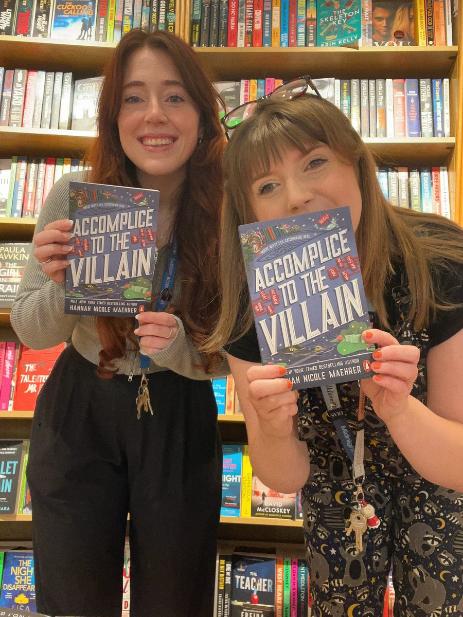 bookseller_jess's tweet image. Me and my bookseller twinny are very excited for a certain arrival in store! 🐸👑 #halp