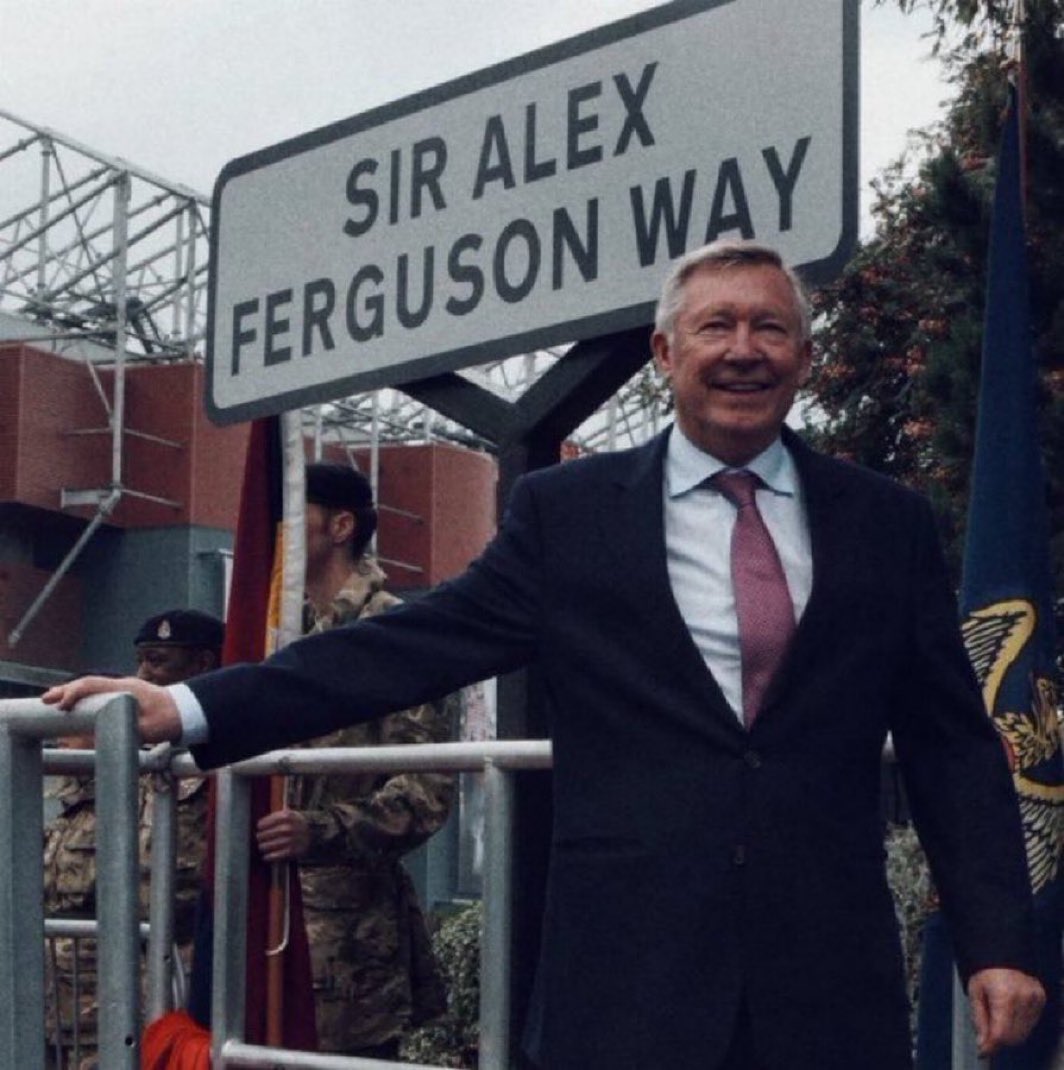 MartienBall's tweet image. It’s been more than a decade since his retirement. Since then, we’ve been awful but “We’re Man United” still works, all because of this man.