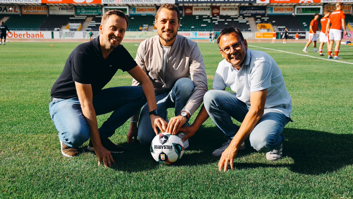 Neue Liga - Neuer Rasen ⚫🟢

In der Sommerpause wurde im Stadion ein neuer Rasen verlegt, um für perfekte Bedingungen bei den Heimspielen der SVR in der Bundesliga zu sorgen. ✅

Danke an die Firma Katzlberger für die Umsetzung und die erfolgreiche Zusammenarbeit! 🙌🏻🌱

#svried