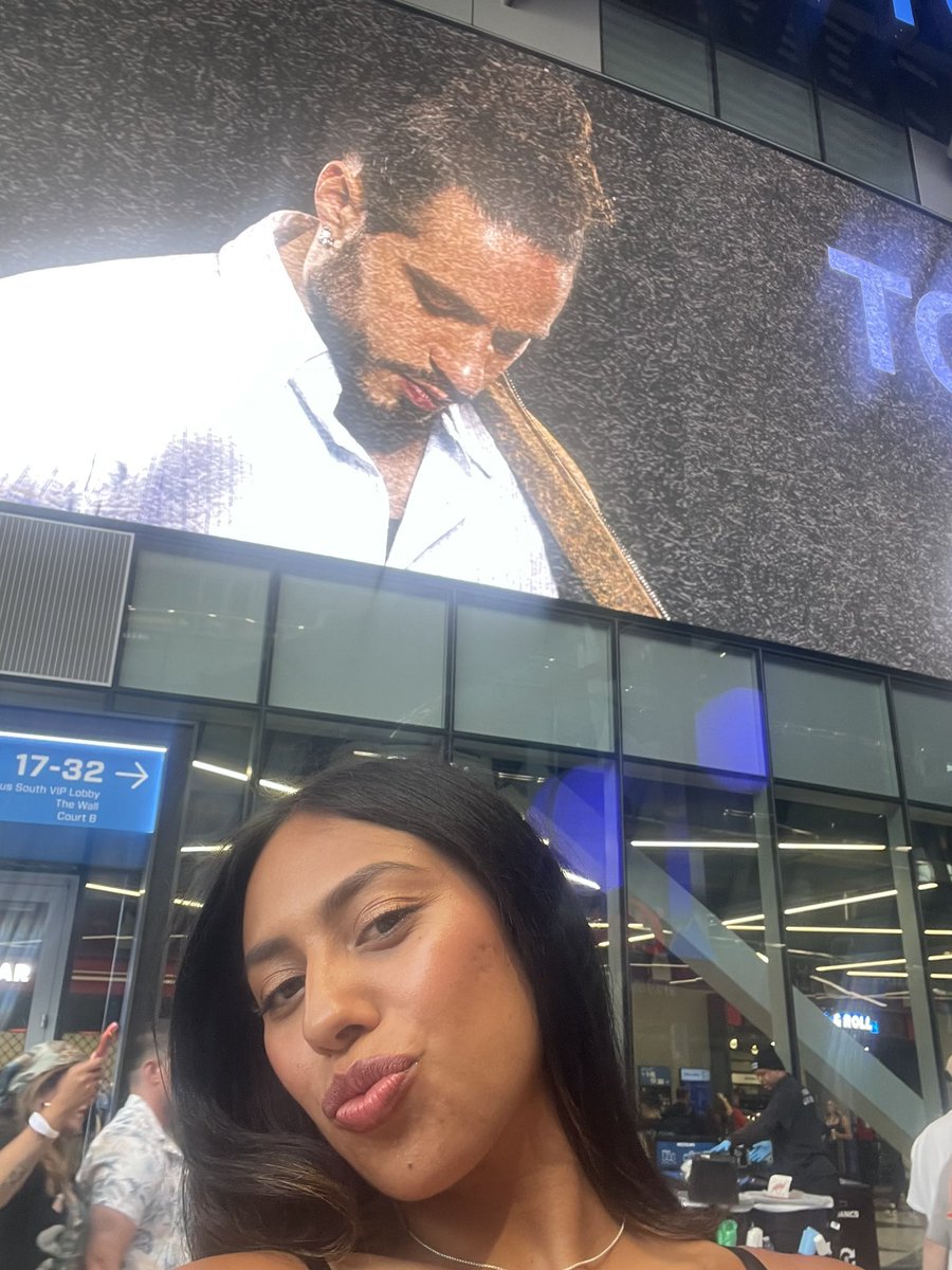 freakinggamanda's tweet image. Amazing show tonight! Thank you ! @russdiemon  🤍🔥✨