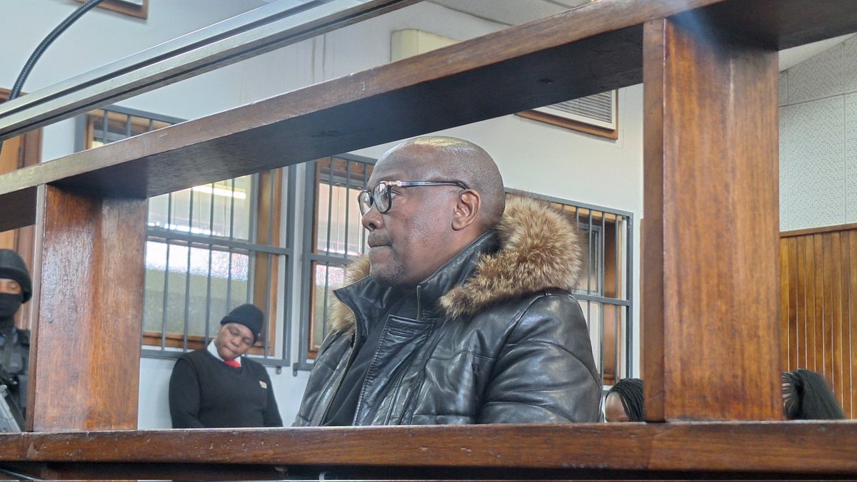 #KatisoMolefe He says he has a history of anti-social behaviour.

Molefe admits has a previous conviction from 20 years ago for importing cannabis to the UK using an alias, and was banned from the UK and deported back to SA.

#DjSumbody 
#DjVintos
#eNCA