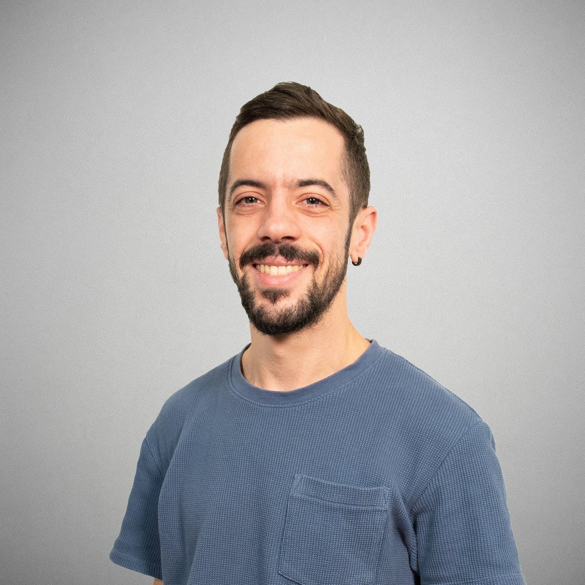 Ens fa molta il·lusió compartir que en Julio Aliau s'ha incorporat a #Ayhe com a dissenyador gràfic senior de l'agència i la productora 🎨

Ell es defineix com una ment creativa. Un perfil camaleònic capaç d'adaptar-se amb facilitat a tot tipus de negocis i sectors  🌱 Benvingut!