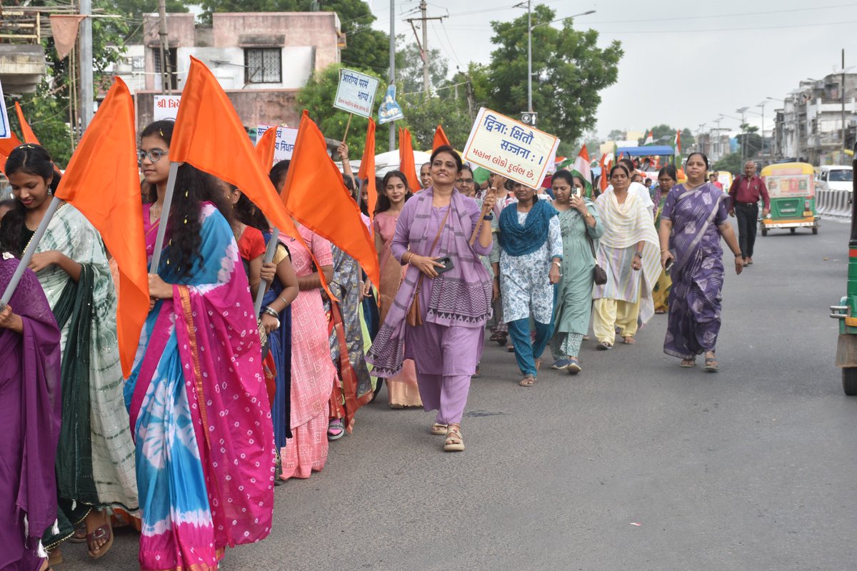 Info Sabarkantha GoG (@infosabarhmt) on Twitter photo સાબરકાંઠા જિલ્લાના હિંમતનગર ત્રિવેણી વિદ્યાલય ખાતે જિલ્લા શિક્ષણાધિકારીશ્રીએ ભવ્ય ‘સંસ્કૃત ગૌરવ યાત્રા’ને પ્રસ્થાન કરાવ્યું
<a href="/CMOGuj/">CMO Gujarat</a> <a href="/CollectorSK/">Collector Sabarkantha</a> <a href="/InfoGujarat/">Gujarat Information</a> <a href="/sabarkanthadp/">DDO Sabarkantha</a> સાબરકાંઠા જિલ્લાના હિંમતનગર ત્રિવેણી વિદ્યાલય ખાતે જિલ્લા શિક્ષણાધિકારીશ્રીએ ભવ્ય ‘સંસ્કૃત ગૌરવ યાત્રા’ને પ્રસ્થાન કરાવ્યું
<a href="/CMOGuj/">CMO Gujarat</a> <a href="/CollectorSK/">Collector Sabarkantha</a> <a href="/InfoGujarat/">Gujarat Information</a> <a href="/sabarkanthadp/">DDO Sabarkantha</a>