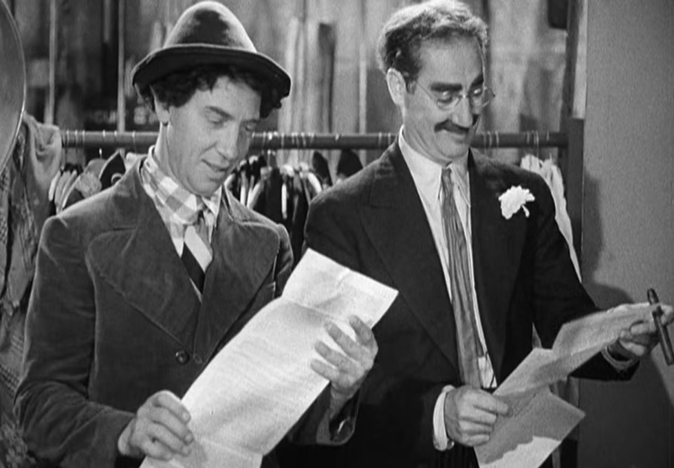 No entenem com algun dels cervells privilegiats que ens governa no hi ha pensat. Director del gabinet del director del gabinet! Sublim 🦄