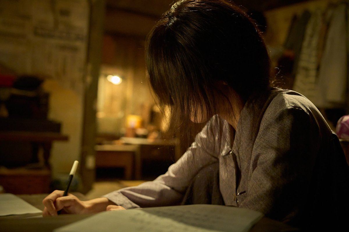 40년 전, 흔적도 없이 사라진 '얼굴'
베일에 싸인 미스터리의 주인공 정영희는 누구인가?

<얼굴> 🎬 9월 극장 대개봉

#얼굴 #연상호감독 #박정민 #권해효 #신현빈 #임성재 #한지현 #영화얼굴