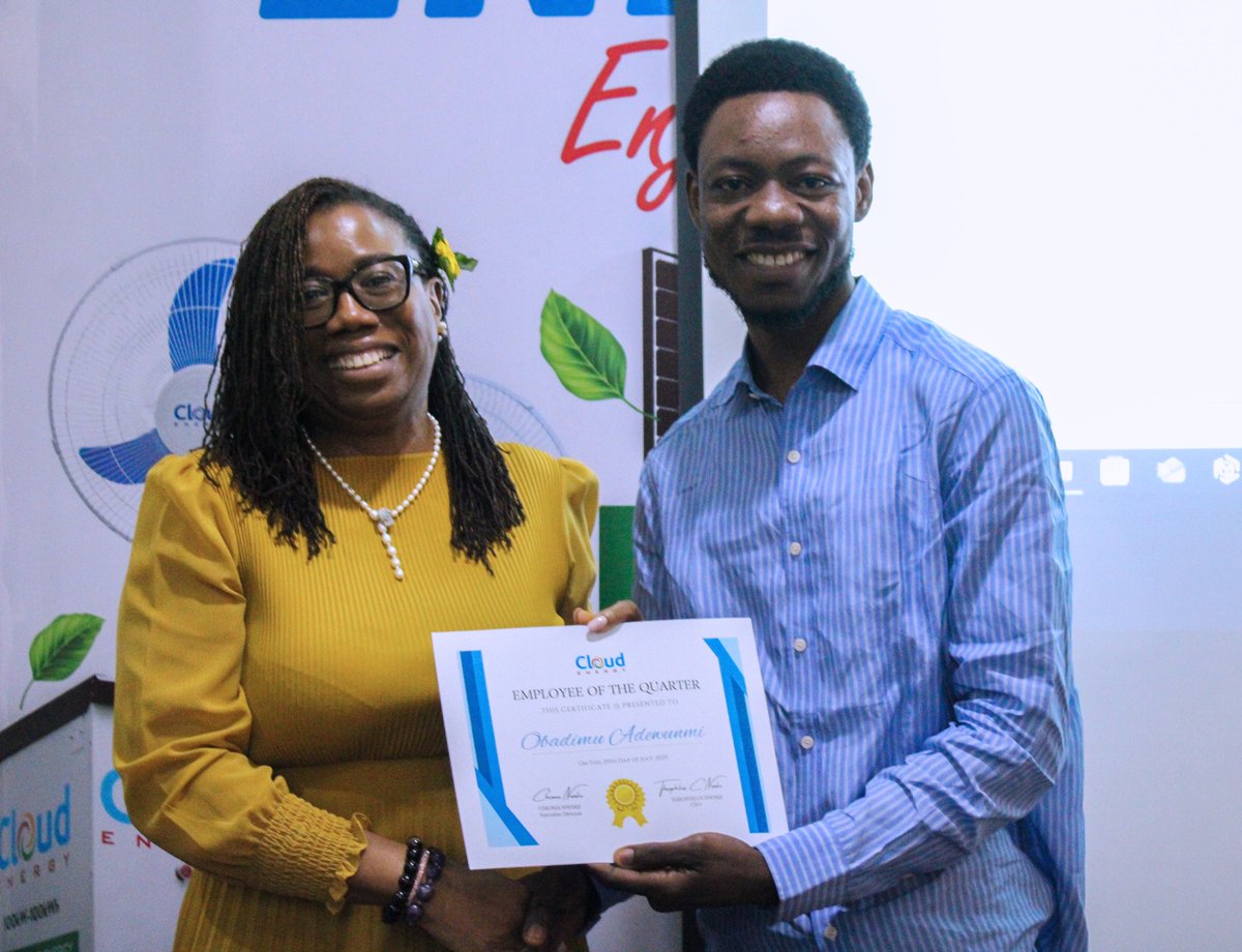 cloudenergyng's tweet photo. Big cheers to our Salesmen of the Quarter Fidel James and 𝐂𝐡𝐢𝐨𝐦𝐚 𝐖𝐨𝐤𝐞 and our Employee of the Quarter 𝐀𝐝𝐞𝐰𝐮𝐧𝐦𝐢 𝐎𝐛𝐚𝐝𝐢𝐦𝐮.

Let’s keep the energy up as we step into Q4. More wins, more impact, more growth.

#TeamHighlights #Q3Stars #SalesExcellence https://t.co/6nd4tN9jjr