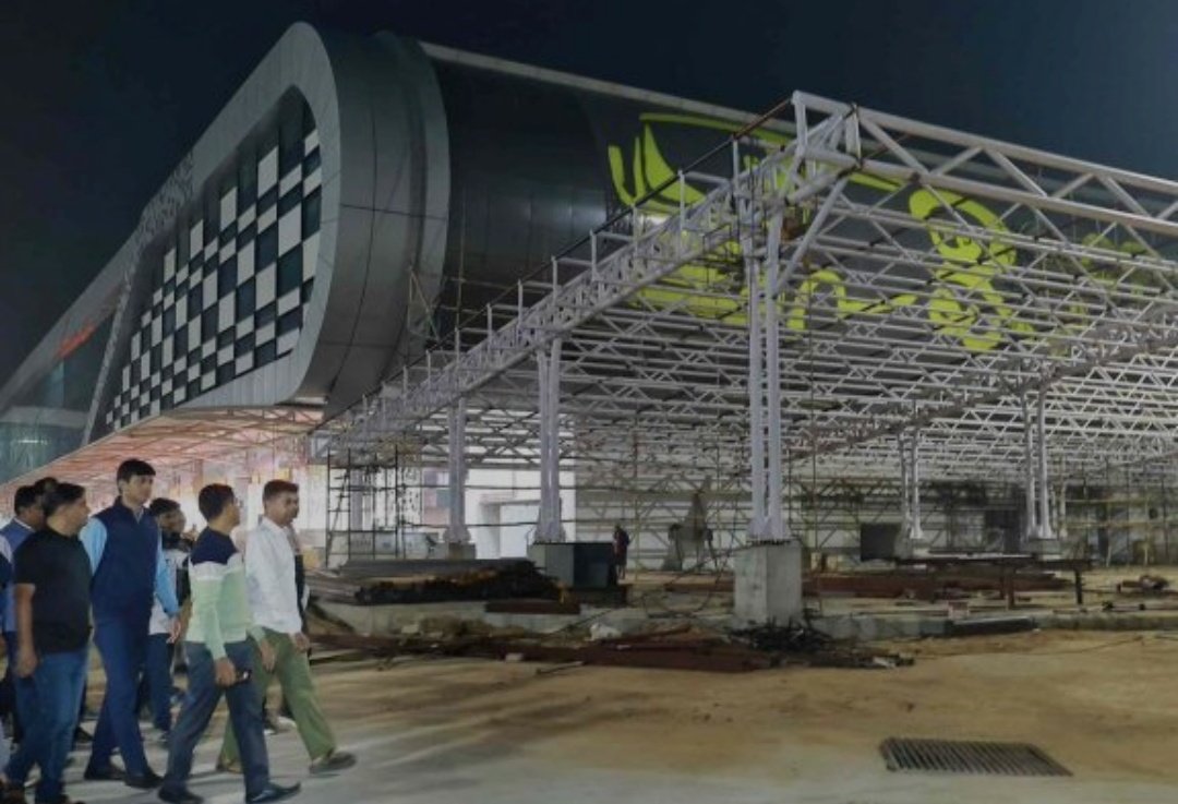 Vkpandianfancl1's tweet image. ରାତି ଦିନ ବୁଲି ବୁଲି ନବୀନ - ପାଣ୍ଡିଆନ ଓଡିଶା ପାଇଁ ଯାହା କରି ଦେଇଛନ୍ତି , ଏବେ ୨୦ ଲୋକ ବୁଲିଲେ ଭି କରି ପାରୁ ନାହାନ୍ତି I  କଣ ଭବିଷ୍ୟତ ଓଡିଶା ର ??