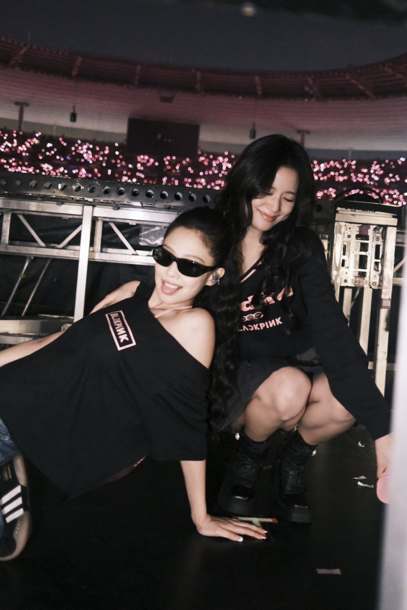 📸 by jisoo                             📸 by blissoo