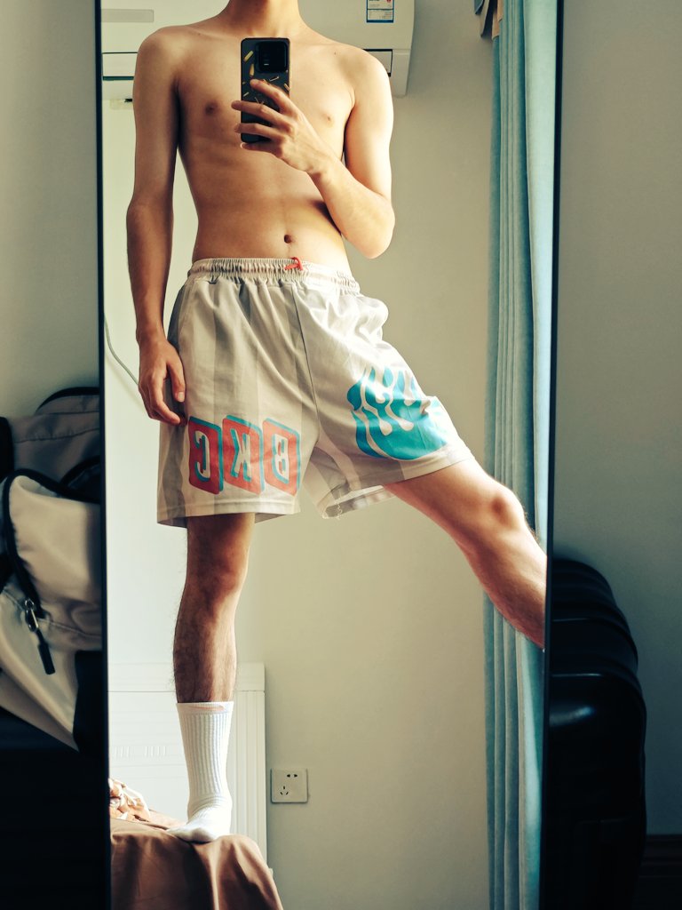 岛我白袜上（可互推） tweet media