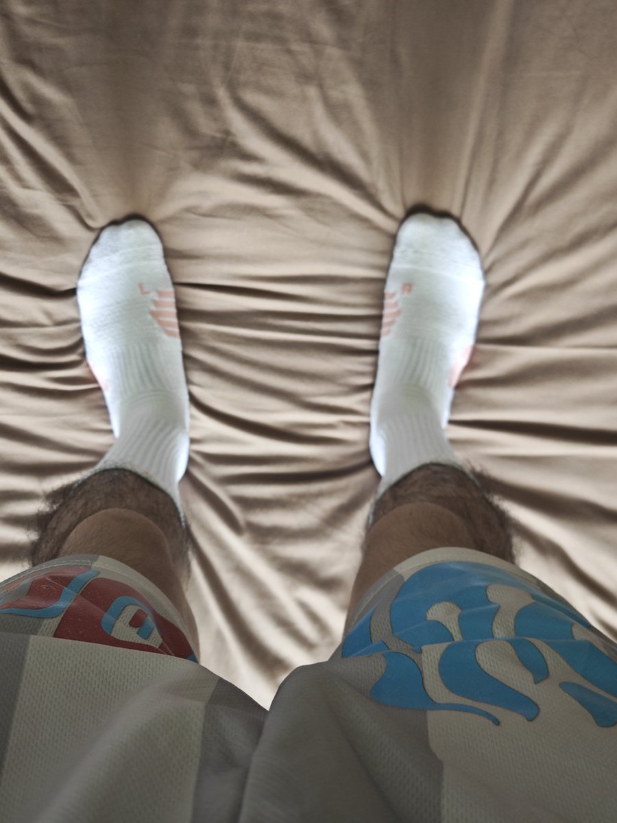 岛我白袜上（可互推） tweet media