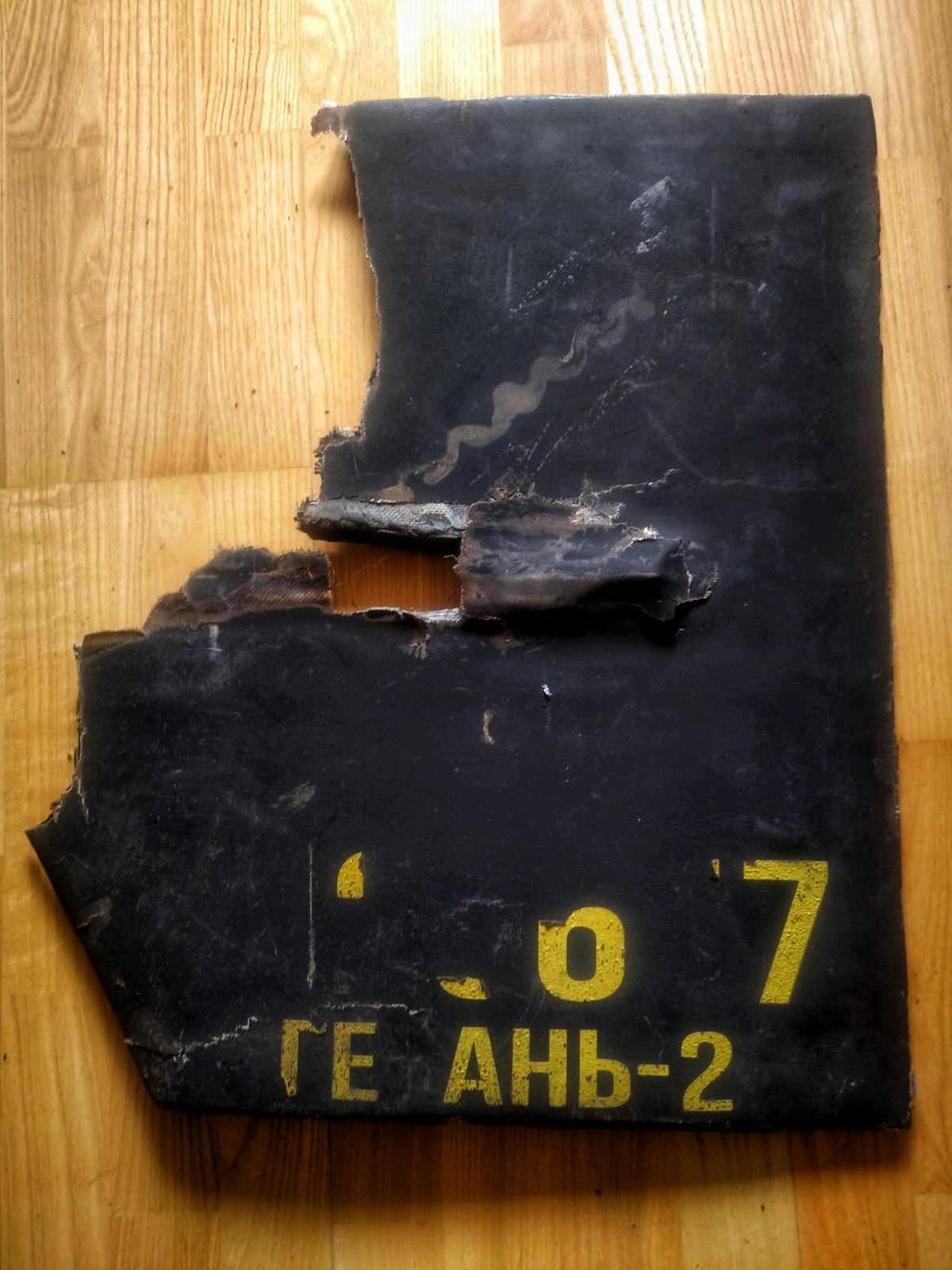 Byłam gościem Marcina Strzyżewskiego. Rozmawialiśmy o nowej taktyce użycia Szahedów: youtu.be/fhitYR-FR2E?si…
Ten statecznik od Geran-2 można wylicytować i przekuć zło w dobro. Na przykład w samochód dla medyków bojowych 10 górsko-szturmowej brygady. 
zrzutka.pl/yksphs/award/7…