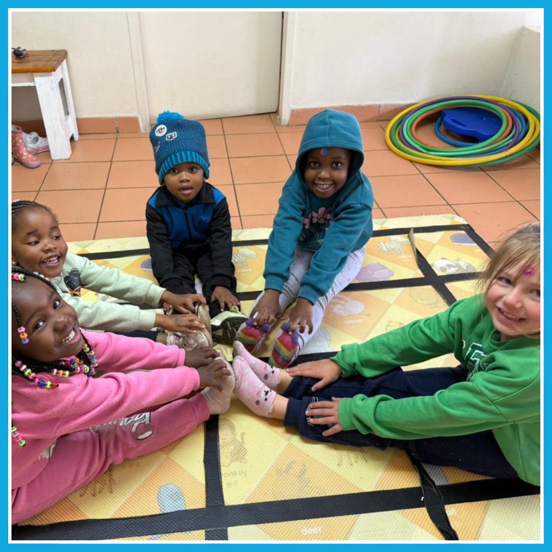 flipflopgymnas3's tweet image. Circle of strength. Circle of friendship. Circle of fun! 🤸‍♂️💞

From bridges to stretches to seal pose. Our gymnasts grow stronger together! 💪

#FlipflopGymnastics #TeamworkInTraining #CircleOfGymnasts #FlipflopFamily