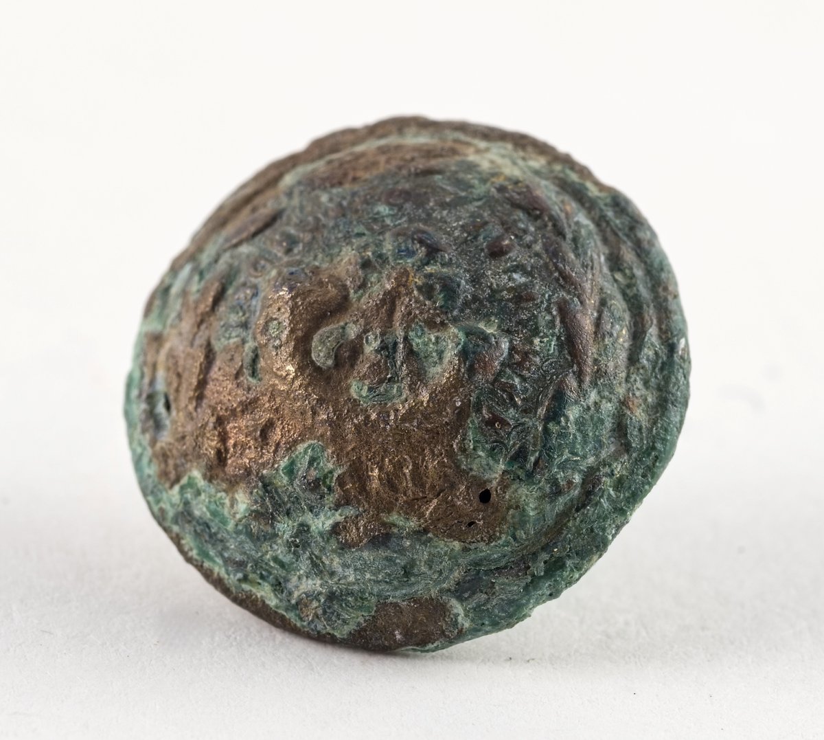 Great to see my article about identifying a #WW1 Ox and Bucks Light Infantry officer in the latest <a href="/britainatwar/">Britain at War</a>. Fascinating to talk to Ingram Murray about the 10yr investigation and the surprise as to who it was. These items were found with the body. <a href="/sofomuseum/">SOFO</a> /Colin Morris