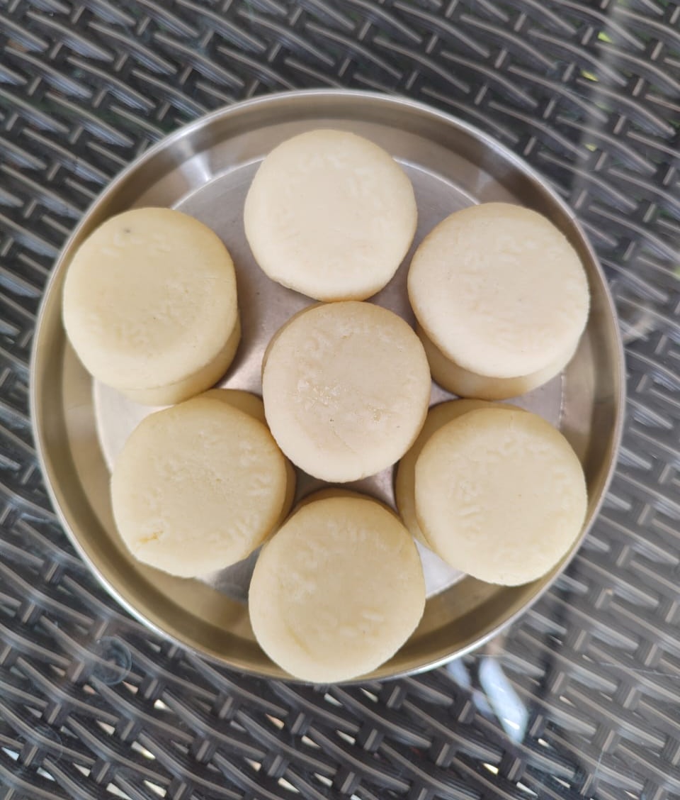 अरे वाह चुटकी 😍🥳 
 રાજકોટ ના પેંડા વિના તો रक्षाबंधन अधूरी है 
ये लो ना मुझे इसके बिना नहीं चलता 🤣🤩