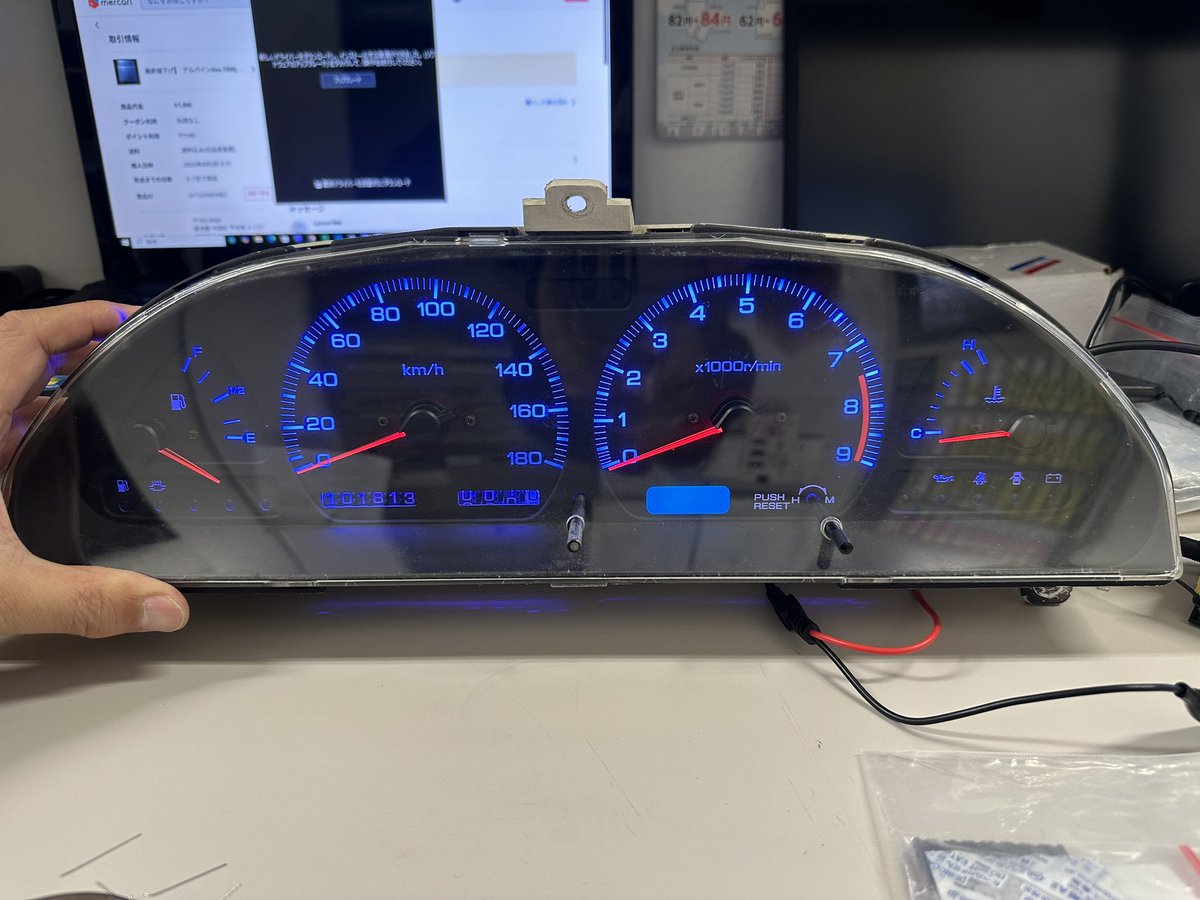 S13 シルビア  180SX

特殊LED加工

イグニッションONで白LEDEを50％の光量
イルミONで青LEDを100％光量で点灯
指針をスカイラインの物に交換
赤LEDで発光させています

#S13  #シルビア  #180SX