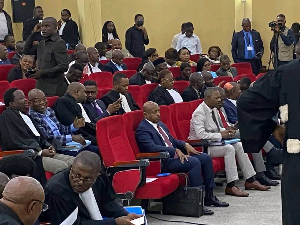 Echosnet (@mwenyif4) on Twitter photo 📍Procès <a href="/ConstantMutamba/">Constant Mutamba</a> : le ministre des ITPR, Alexis #Gisaro, et l’ex-ministre de la #Justice, Rose #Mutombo, présents dans la salle d’audience.
#RDC 📍Procès <a href="/ConstantMutamba/">Constant Mutamba</a> : le ministre des ITPR, Alexis #Gisaro, et l’ex-ministre de la #Justice, Rose #Mutombo, présents dans la salle d’audience.
#RDC