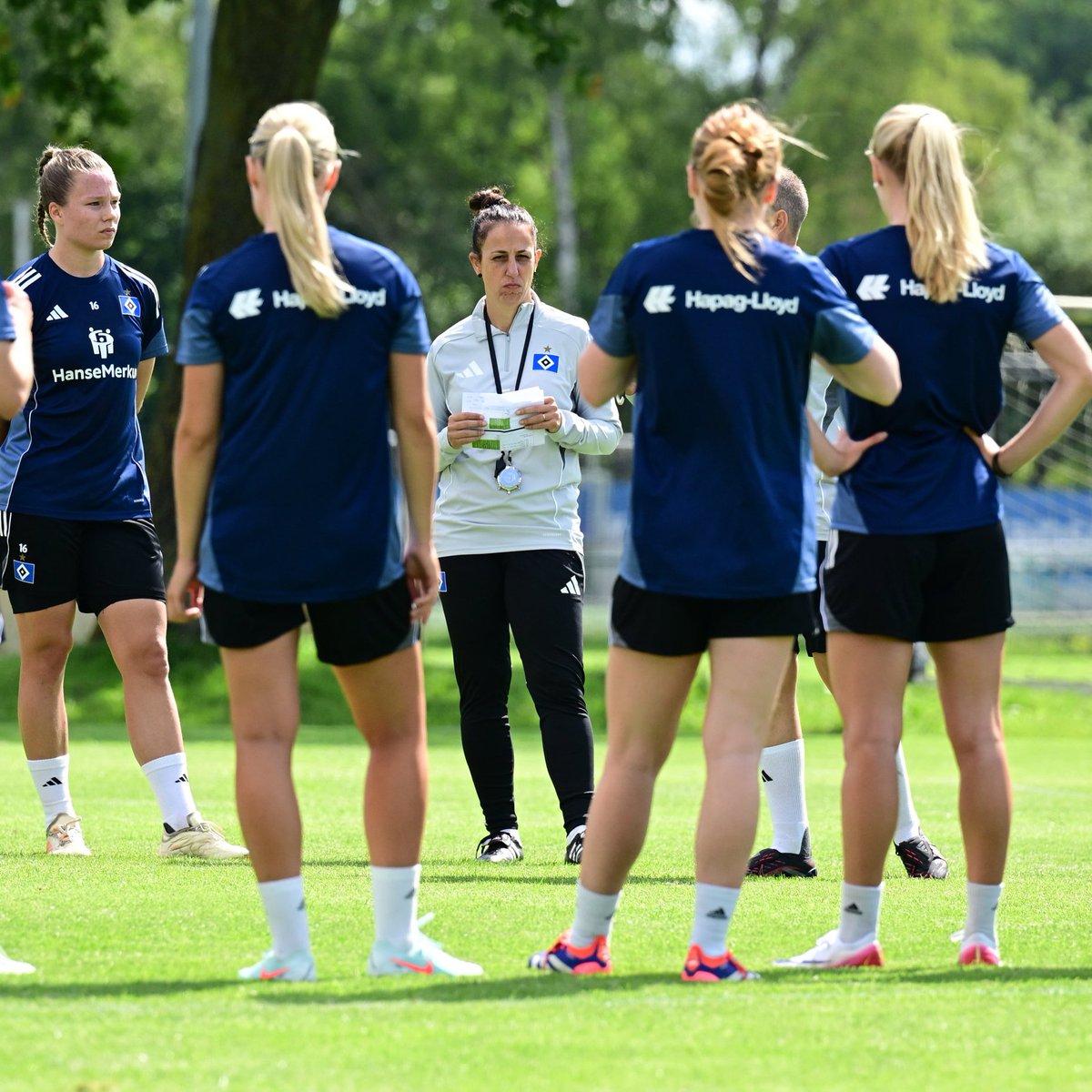 🔜 Trainingslager in Malente 

Unser Team bereitet sich vom 19. bis 22. August auf die Bundesliga-Saison vor. 📅 Alle Infos ➡️ bit.ly/HSVFrauen1023

#nurderHSV