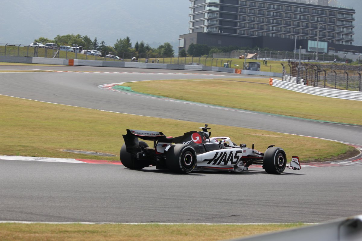 RACING-DRIVER.JP (@racingdriver_jp) on Twitter photo 走行写真 Vol.2です🙌
赤、白、黒のカラーリングが #富士スピードウェイ に映えます😎📸
#RACINGDRIVERJP
#HaasF1 #F1 #F1jp #ryohirakawa #平川亮 選手
<a href="/HaasF1Team/">MoneyGram Haas F1 Team</a>
<a href="/ryohirakawa/">平川亮 Ryo Hirakawa</a> 走行写真 Vol.2です🙌
赤、白、黒のカラーリングが #富士スピードウェイ に映えます😎📸
#RACINGDRIVERJP
#HaasF1 #F1 #F1jp #ryohirakawa #平川亮 選手
<a href="/HaasF1Team/">MoneyGram Haas F1 Team</a>
<a href="/ryohirakawa/">平川亮 Ryo Hirakawa</a>