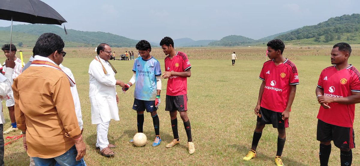 ପଟାଙ୍ଗୀ ନିର୍ବାଚନ ମଣ୍ଡଳୀ ଅନ୍ତର୍ଗତ ସେମିଳିଗୁଡ଼ା ବ୍ଲକ ରାଜପୁଟ ଗ୍ରାମପଞ୍ଚାୟତର କାଙ୍ଗ୍ରାଠାରେ ଆୟାଜିତ ପିଣ୍ଟୁ ମେମୋରିଆଲ ଫୁଟବଲ ଟୁର୍ଣ୍ଣାମେଣ୍ଟରେ ଯୋଗ ଦେଲି । ଏଥିରେ ଅଂଶ ଗ୍ରହଣ କରିଥିବା ସମସ୍ତ ଖେଳାଳୀଙ୍କୁ ଶୁଭେଚ୍ଛା ଓ ଶୁଭକାମନା ଜଣାଇବା ସହ ଖେଳ ପ୍ରତି ଆଗ୍ରହ ସୃଷ୍ଟି କରିବା ଦିଗରେ ପ୍ରୟାସ କରିବା ପାଇଁ ଆୟୋଜକମାନଙ୍କୁ