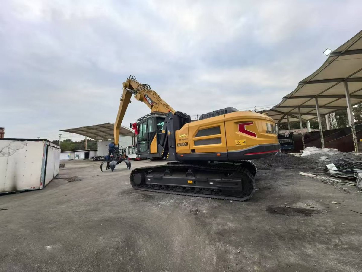 IanSu823's tweet photo. New XCGM 400GM material grab machine! https://t.co/Oqs3SsxAMY