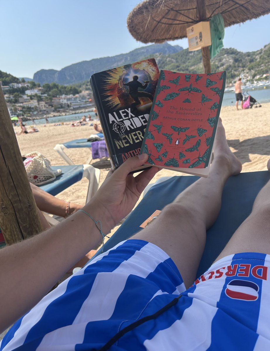Dodging the sun for the day ☀️🙅🏽‍♂️🥵

The book I really want to read from when I was a teenager, and the book I want people to think I’m reading as an intellectual 📚

Retro Wednesday shorts while we still have a club to represent 😅🦉🔵⚪️ #SWFC