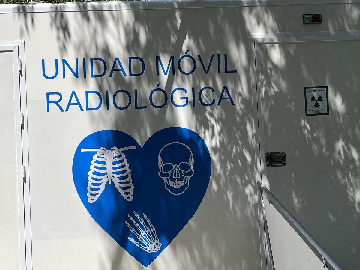 <a href="/SuperPititi/">Mari Jose</a> <a href="/JuanMa_Moreno/">Juanma Moreno</a> Esto es el lateral del Centro de Especialidades Fleming. No ha dinero para contratar  personal pero sí para pagar medicina privada. Muy fuerte.