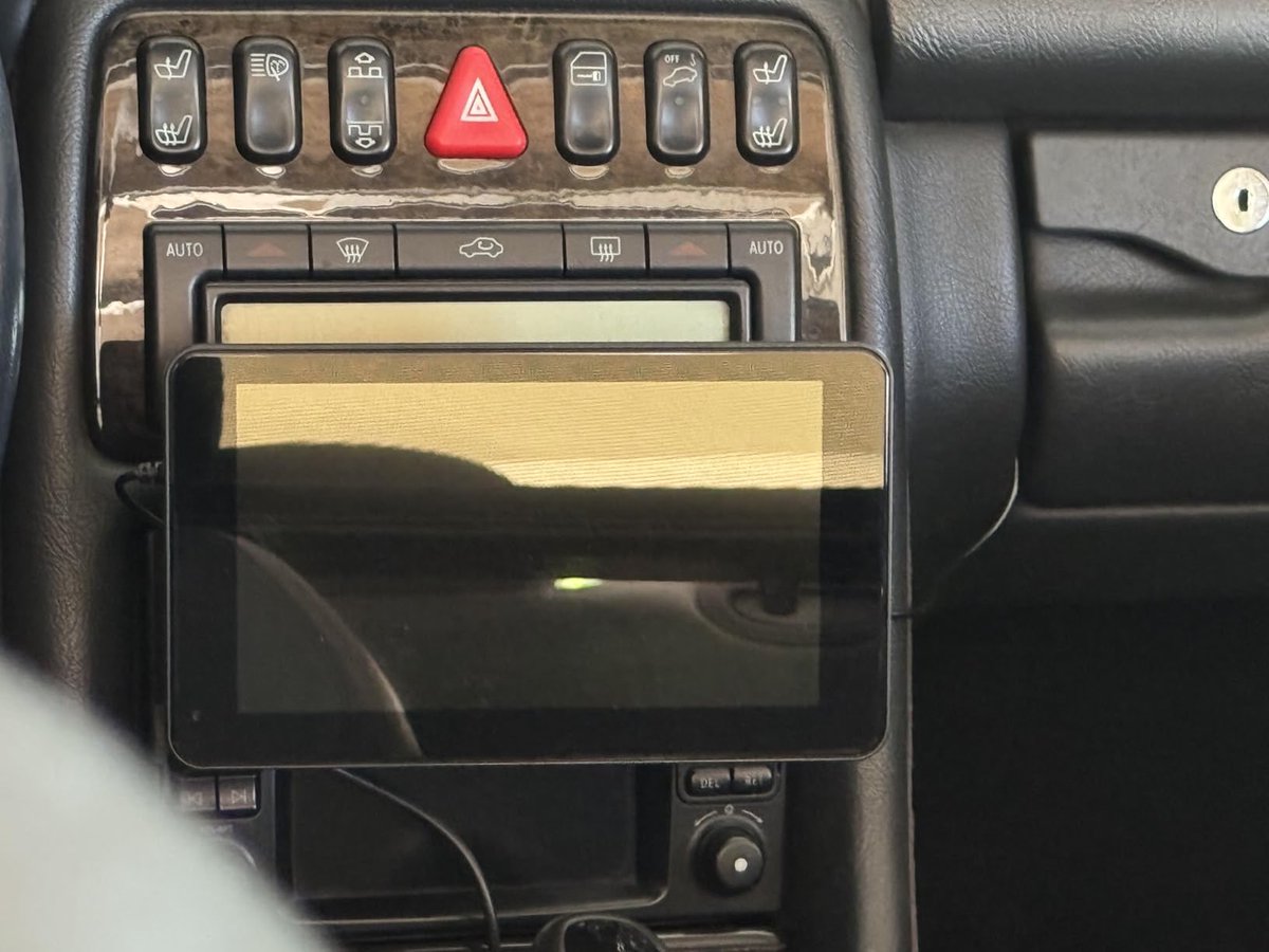 ohlpro_de's tweet image. Kein Kleben, kein Bohren! 📱CD-Slot Tablet Halterung fürs Auto – perfekt für Navigation&amp;amp;Entertainment!
✔ Navigation
✔ Musik &amp;amp; Videos während der Fahrt

amazon.de/dp/B0DYNZS98R
#CDSlotHalterung #TablethalterungAuto #AutoNavigation #Universalhalterung