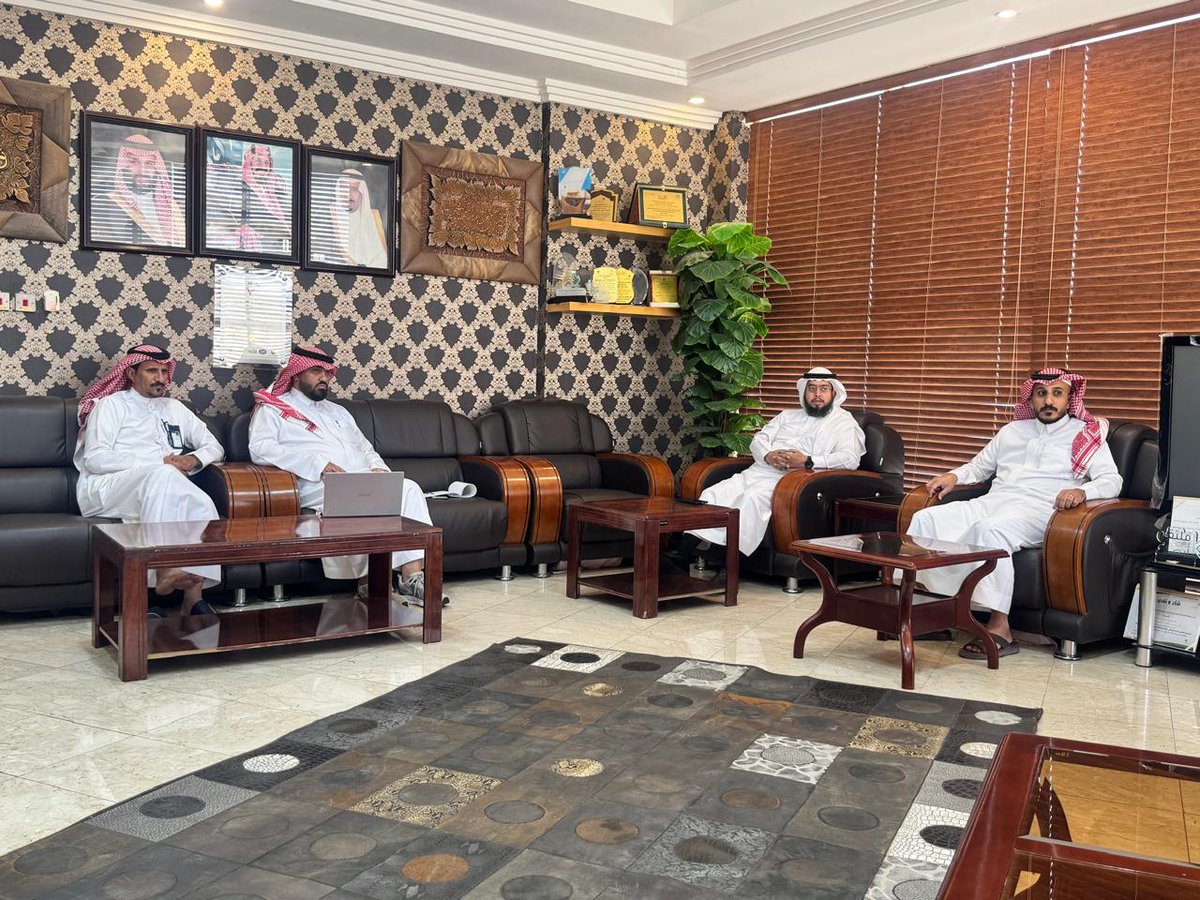 مركز مهارات للعمل التطوعي| VSC (@maharat_vsc) on Twitter photo مركز التنمية الإجتماعية بالمدينة المنورة ومركز مهارات للعمل التطوعي يبحثان سبل التعاون
في إطار تعزيز الشراكات المؤسسية وتكامل الجهود لخدمة المجتمع ،زار سعادة المستشار عبدالعزيزالمقنص رئيس مجلس إدارة <a href="/Maharat_vsc/">مركز مهارات للعمل التطوعي| VSC</a> سعادة مدير مركز التنمية الاجتماعية بالمدينة المنورة أ.ماهر الفايدي مركز التنمية الإجتماعية بالمدينة المنورة ومركز مهارات للعمل التطوعي يبحثان سبل التعاون
في إطار تعزيز الشراكات المؤسسية وتكامل الجهود لخدمة المجتمع ،زار سعادة المستشار عبدالعزيزالمقنص رئيس مجلس إدارة <a href="/Maharat_vsc/">مركز مهارات للعمل التطوعي| VSC</a> سعادة مدير مركز التنمية الاجتماعية بالمدينة المنورة أ.ماهر الفايدي