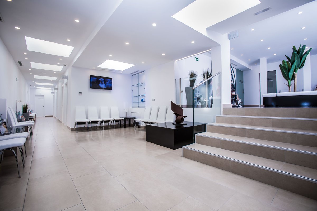 En el mes de #agosto tomaremos algún pequeño descanso en nuestras clínicas. Así nuestro centro de Retiro permanecerá cerrado del 4 al 9 y del 18 al 23, mientras que en Zurbano cerraremos del 11 al 26 de agosto. Os esperamos con los brazos abiertos a la vuelta.