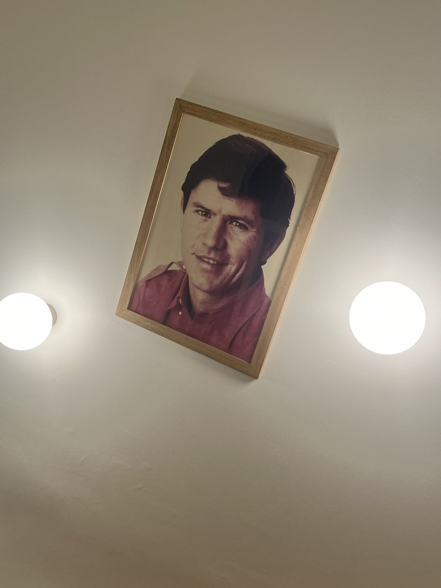 Voila, 40 ans que tu as disparu.
Y’en a qui parlent de noyade, d’autres de bavure ou d’assassinat… tout ce que je sais, moi, c’est qu’on a fait sans toi.
Je sais pas trop comment on fait du coup pour être papa je me débrouille.

On s’retrouve la haut le plus tard possible !
