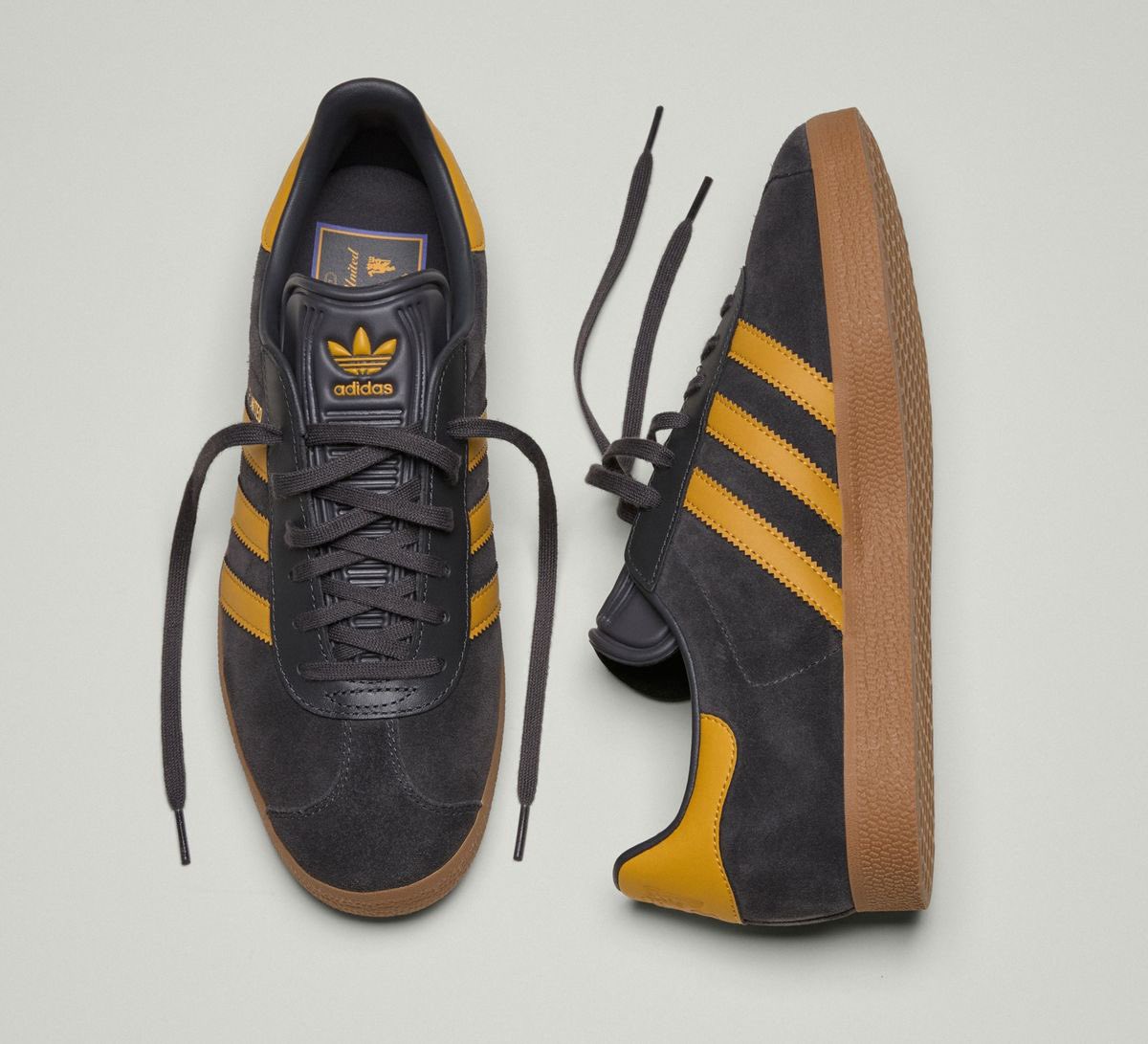 Manchester United x adidas Gazelle が発売予定［JR1410