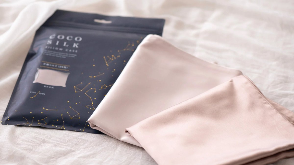 寝ているあいだの摩擦を防いでくれる、
シルク枕カバー🌙
敏感肌の方にもおすすめです✨️
 #ココシルク  #COCOSILK  #シルク枕カバー