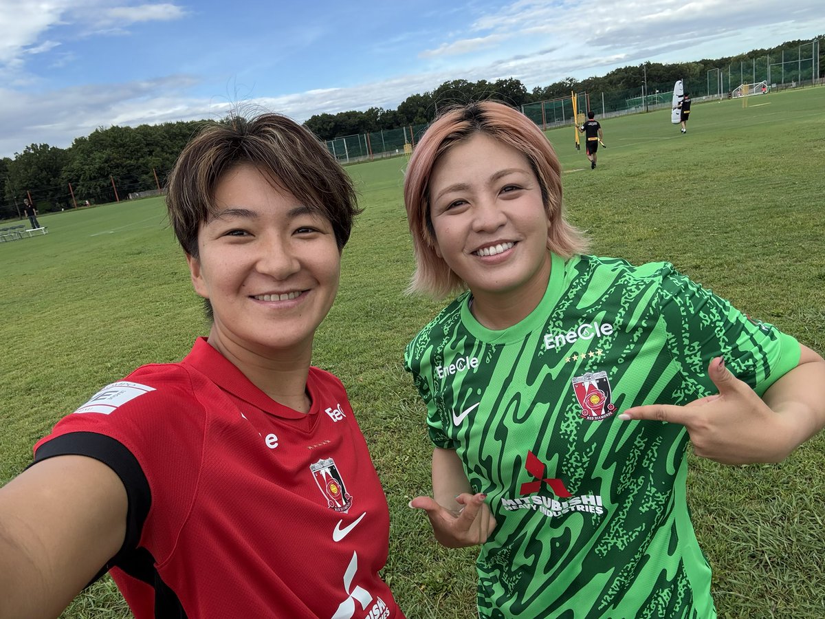 YUIKA SUGASAWA (@gaaasuuu09) on Twitter photo たべたぁーい😋🍛
逞しい背中🥹
いつもは背中を見守られてるからなかなか見れない後ろ姿🤩❤️🔥
今週末からSOMPO WE リーグが開幕🙌
今シーズンもクリームシートたくさんしましょ🍦☁️
<a href="/sakiko_1_ikeda/">Sakiko Ikeda/池田 咲紀子</a> たべたぁーい😋🍛
逞しい背中🥹
いつもは背中を見守られてるからなかなか見れない後ろ姿🤩❤️🔥
今週末からSOMPO WE リーグが開幕🙌
今シーズンもクリームシートたくさんしましょ🍦☁️
<a href="/sakiko_1_ikeda/">Sakiko Ikeda/池田 咲紀子</a>