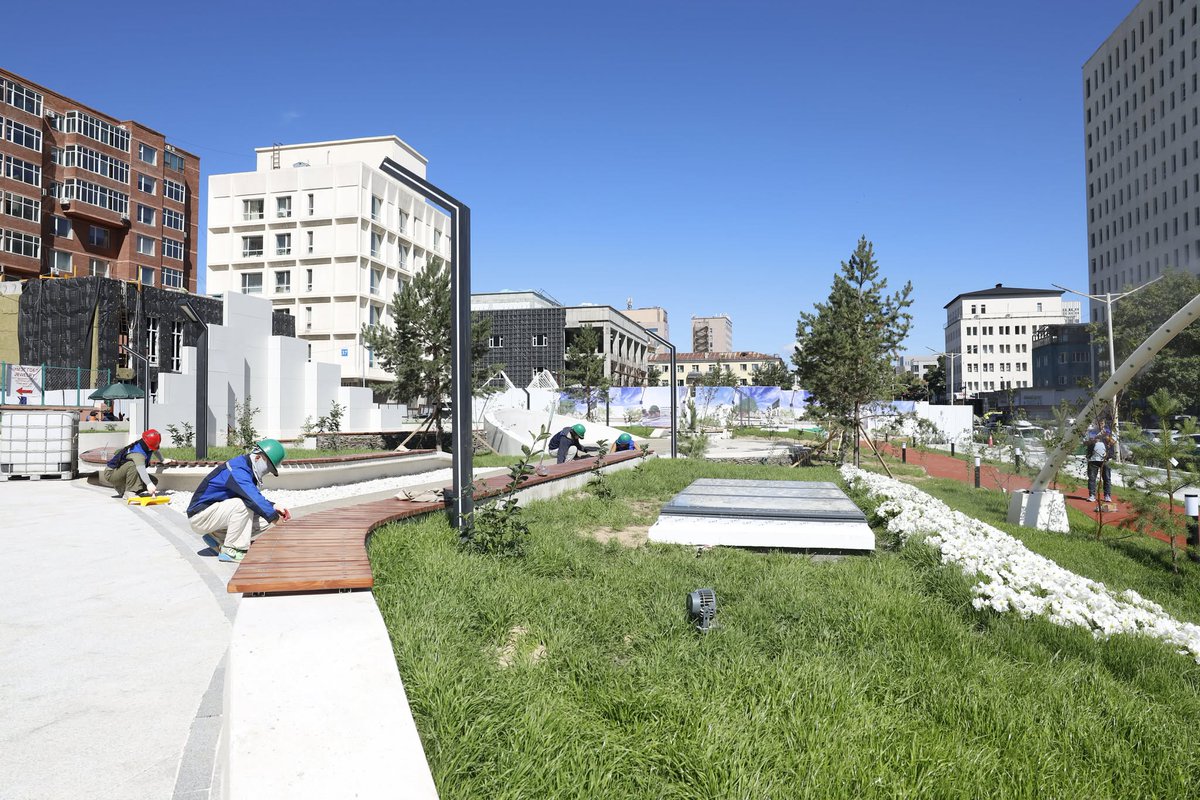 Урт цагаан цэцэрлэгт хүрээлэнгийн далд зогсоол болон тохижилтын ажлын нийт явц 82 хувьтай үргэлжилж байна
sonin.mn/newsDetail/118…