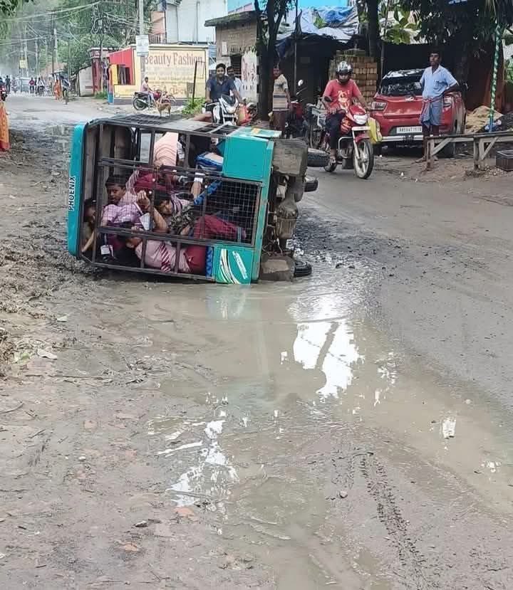 Kaustav Chatterjee (@kaustav7947) on Twitter photo কত দেবো? ৮০ হাজার?  ৯০ হাজার?  ৯৫ হাজার?  এক লাখ!! 
১ লাখ ১০ হাজার ফাইনাল!!!
মুর্শিদাবাদ জেলার নবগ্রামের পলশন্ডা মোড়, আজকে সকালের ঘটনা। কত দেবো? ৮০ হাজার?  ৯০ হাজার?  ৯৫ হাজার?  এক লাখ!! 
১ লাখ ১০ হাজার ফাইনাল!!!
মুর্শিদাবাদ জেলার নবগ্রামের পলশন্ডা মোড়, আজকে সকালের ঘটনা।