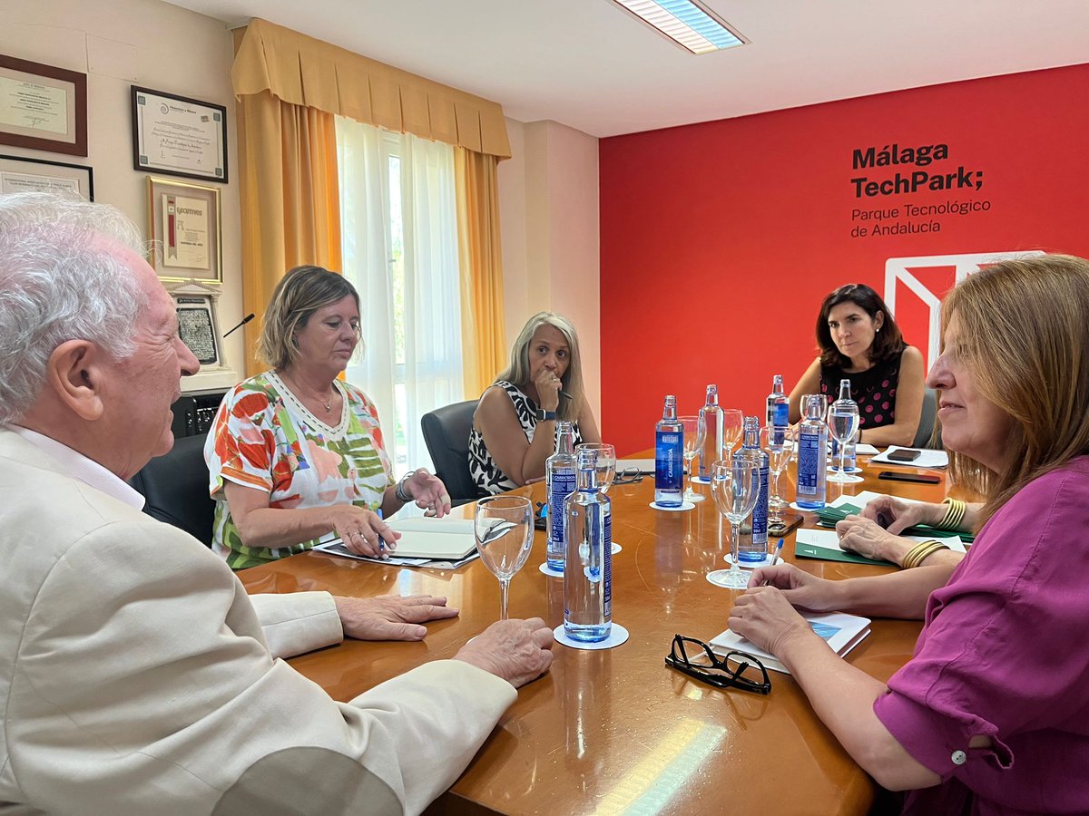 PTAMalaga's tweet photo. 📢 La Consejería de @EmpleoJunta se reúne con #MálagaTechPark para abordar la formación en #datos e #IA de cara a cubrir la demanda de profesionales.

ℹ️ Más información: https://t.co/AFUYd1C01X https://t.co/24BCM1P9UZ