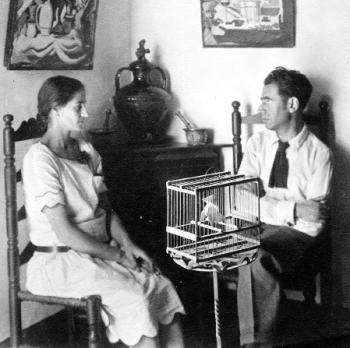 "Los que estamos aquí presos nos han traído porque queremos que los niños y sus papás y todos vivan más alegres y todos pasen el verano en sitios bonitos que hoy solo pueden ver los que tienen perricas"

Ramón Acín a sus hijas desde la cárcel. Asesinado tal día como hoy en 1936.