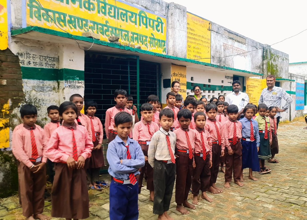 Garima Tripathi (@garimatrip72627) on Twitter photo आज हमारे द्वारा संचालित दोनों विद्यालय P.S.Dharnipur और P.S.Pipari मे बच्चों की 90%+ उपस्थिति , बढ़ते नामांकन आदि को देखते हुए उनके उत्साहवर्धन हेतु बालवाटिका से लेकर क्लास 5 तक के सभी बच्चों को टाई- बेल्ट उपहार स्वरुप दिया गया ।
<a href="/basicshiksha_up/">Department Of Basic Education Uttar Pradesh</a> <a href="/shikshansamvad/">मिशन शिक्षण संवाद @shikshansamvad</a> <a href="/BsaSonbhadra/">BSA SONBHADRA</a> आज हमारे द्वारा संचालित दोनों विद्यालय P.S.Dharnipur और P.S.Pipari मे बच्चों की 90%+ उपस्थिति , बढ़ते नामांकन आदि को देखते हुए उनके उत्साहवर्धन हेतु बालवाटिका से लेकर क्लास 5 तक के सभी बच्चों को टाई- बेल्ट उपहार स्वरुप दिया गया ।
<a href="/basicshiksha_up/">Department Of Basic Education Uttar Pradesh</a> <a href="/shikshansamvad/">मिशन शिक्षण संवाद @shikshansamvad</a> <a href="/BsaSonbhadra/">BSA SONBHADRA</a>
