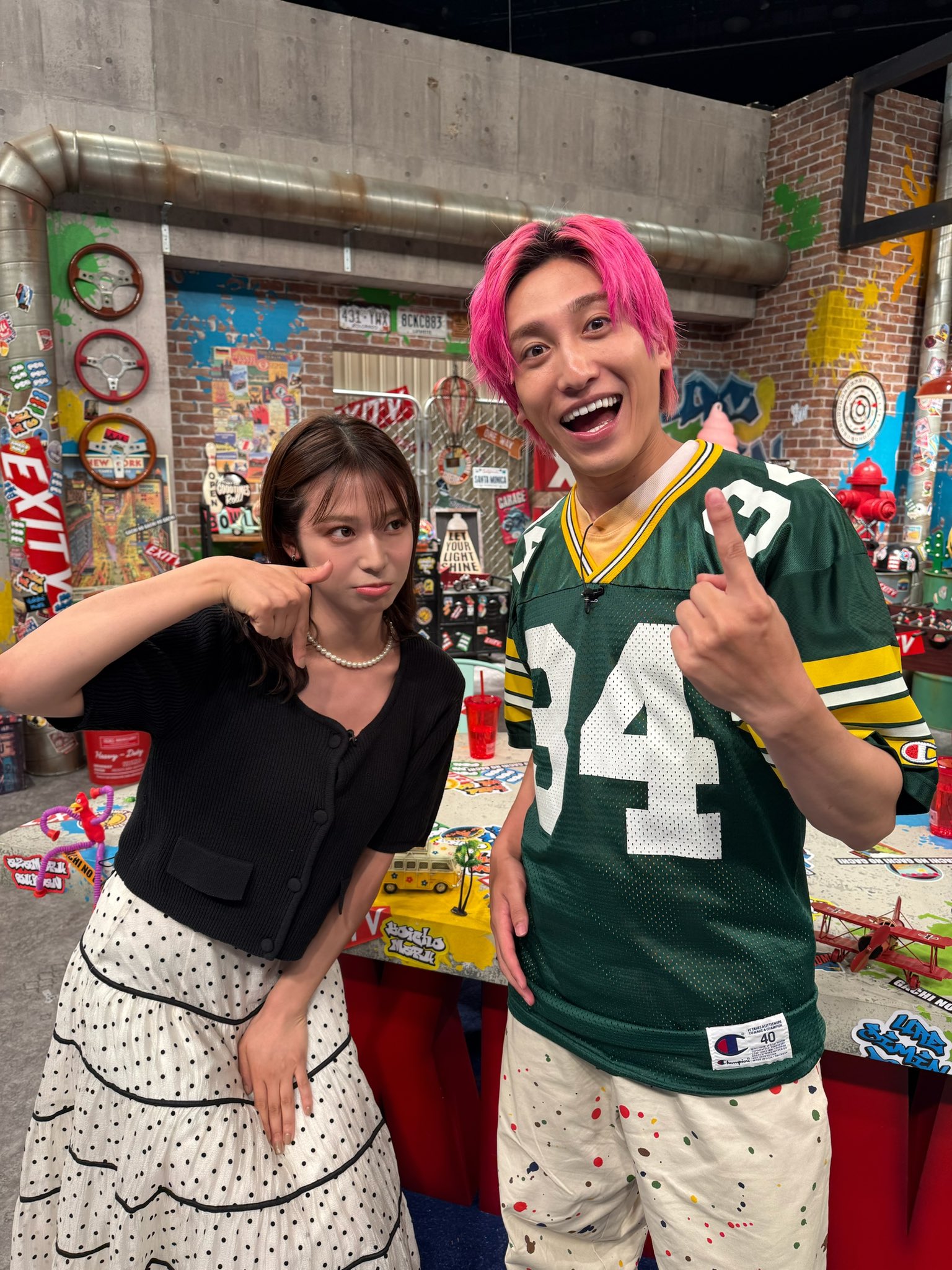 EXIT　間違いナイトプール！パリピスツール　りんたろー。兼近大樹、チェア　椅子 新品】 EXIT パリピスツール りんたろー。兼近大樹 チェア