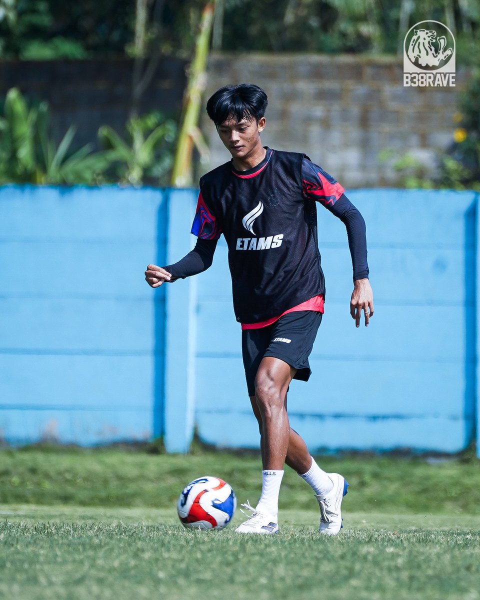 Tak peduli panas terik, kita harus berikan yang terbaik!🦁✊☀️

#AremaFC #Aremania #SalamSatuJiwa 
#BersinergiDalamSatuJiwa #BRISuperLeague202526
#B38RAVE