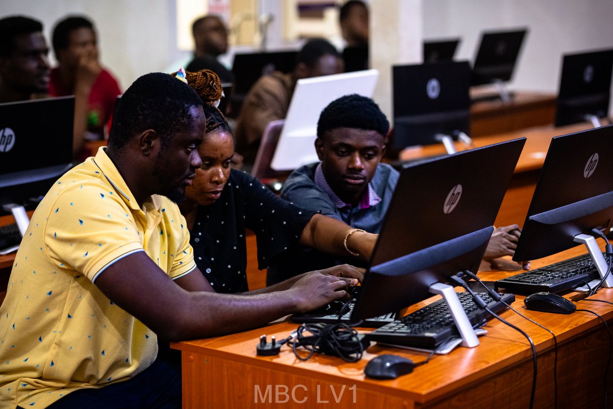 I wrapped up my Blockchain Masterclass last Friday. We dove into blockchain fundamentals and deployed smart contracts on the Ethereum and Lisk networks.

The energy, questions, and enthusiasm were next-level. Easily my best session yet. 🔥