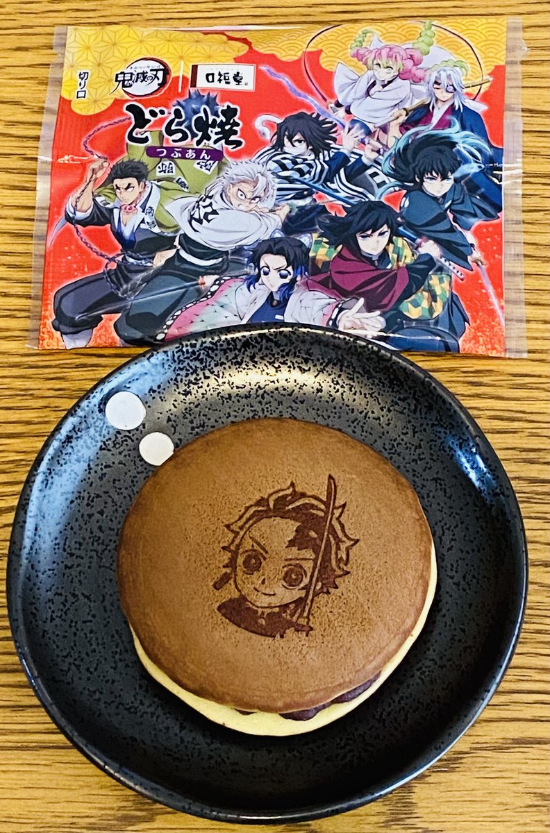 昨日ですが劇場版「鬼滅の刃」無限城編　第一章　猗窩座再来を観に行きました🤗
二時間半は長いかと思ったらそんな事無く、時間を忘れるくらい夢中で観てました！😲

特典のイラストボードはカッコイイので飾ります😊
口福堂で2割引きの鬼滅のどら焼きも買って帰りましたよ、美味い！😃