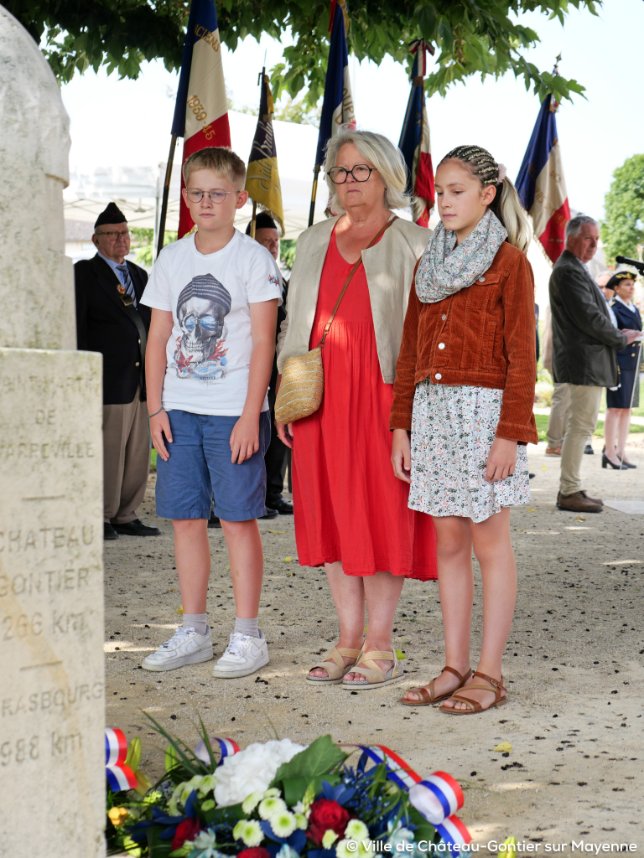 🇫🇷 #6Août1944 📸En ce mercredi se tenait la #Commémoration de la libération de #ChateauGontier des mains de l'occupation Allemande.  Une belle cérémonie en présence des élus de la Ville et des enfants du Conseil Municipal d'Enfants #CME pour garder la mémoire de cet événement.