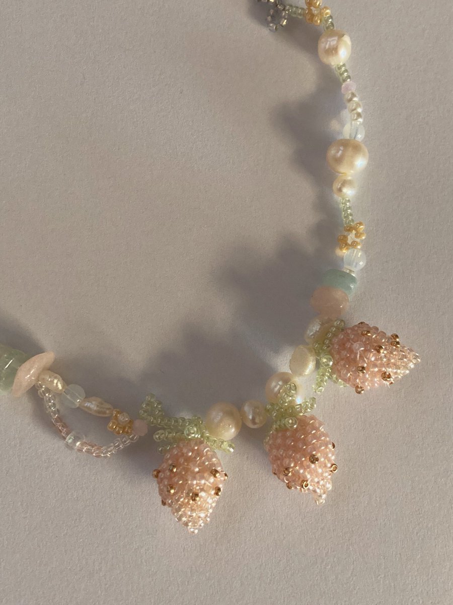 제 헤더의 목걸이를 오랜만에 꺼내봤는데 여전히 아기자기 반짝반짝 귀여웠어요🥹👉👈💗!!

예전에 만든 작품들 중에서는 가장 마음에 들지도…😚👍