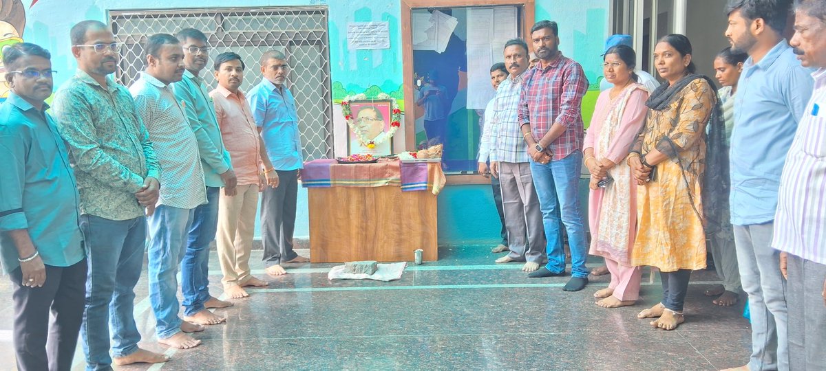 Swachh Siddipet (@mc_siddipet) on Twitter photo ప్రొఫెసర్ కొత్తపల్లి జయశంకర్ గారి జయంతి సందర్భంగా కమిషనర్ అశ్రిత్ కుమార్ గారు సిద్దిపేట పురపాలక సంఘ కార్యాలయంలో ప్రొఫెసర్ కొత్తపల్లి జయశంకర్ గారి చిత్రపటానికి పూలమాలలు వేయడం జరిగింది.
<a href="/cdmatelangana/">C&DMA</a> <a href="/Ponnam_INC/">Ponnam Prabhakar</a> <a href="/VivekVenkatswam/">Dr Vivek Venkatswamy</a> <a href="/BRSHarish/">Harish Rao Thanneeru</a> <a href="/Collector_SDPT/">Collector Siddipet</a> <a href="/AcSiddipet/">AC_Siddipet</a> ప్రొఫెసర్ కొత్తపల్లి జయశంకర్ గారి జయంతి సందర్భంగా కమిషనర్ అశ్రిత్ కుమార్ గారు సిద్దిపేట పురపాలక సంఘ కార్యాలయంలో ప్రొఫెసర్ కొత్తపల్లి జయశంకర్ గారి చిత్రపటానికి పూలమాలలు వేయడం జరిగింది.
<a href="/cdmatelangana/">C&DMA</a> <a href="/Ponnam_INC/">Ponnam Prabhakar</a> <a href="/VivekVenkatswam/">Dr Vivek Venkatswamy</a> <a href="/BRSHarish/">Harish Rao Thanneeru</a> <a href="/Collector_SDPT/">Collector Siddipet</a> <a href="/AcSiddipet/">AC_Siddipet</a>