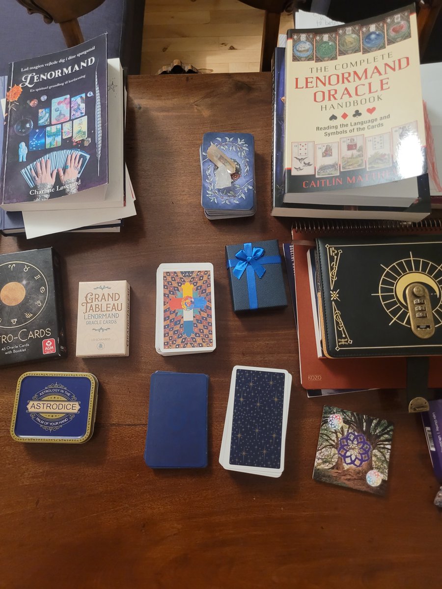 Alexandruamp14's tweet image. Du kan booke tarotlæsninger- og horoskoptydninger hos mig, fysisk- og online:
linktr.ee/Alexandruamp14

📧 kontakt: alexandruamp14@gmail.com
#tarot #session #astrologi #horoskoptydning #horoskop #esoteriskastrologi #esoteric #horoscope #crowley #astrodice #raiderwaite #lenormand