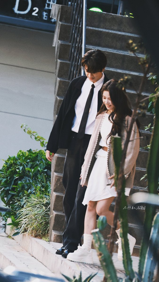 ForCdrama's tweet image. #LinYi #LuYuxiao in drama #WhenIMeetTheMoon