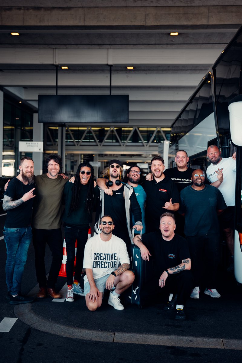 Switzerland! Loopsquad has arrived! 😘🇨🇭 Feels so good to be back in my second home. Can’t wait to see you tonight. It's sold out, but the following night in Germany still has tickets so check the skedj and we see you soon. 🔥🔥🔥
